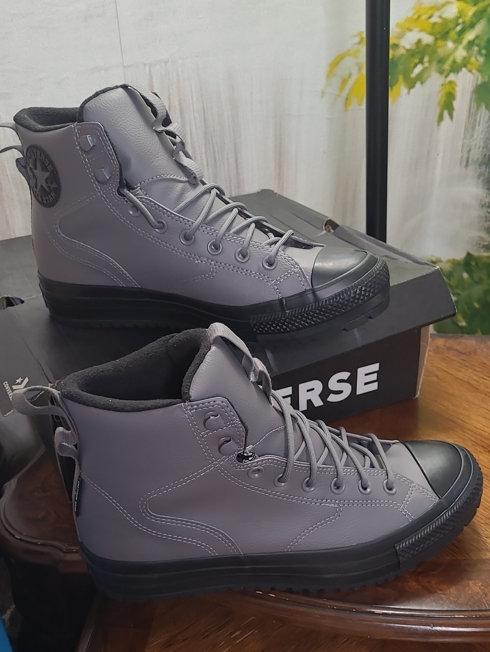New in box! Converse Mens 10 Gray Chuck Taylor Water Repellent High Top Boots